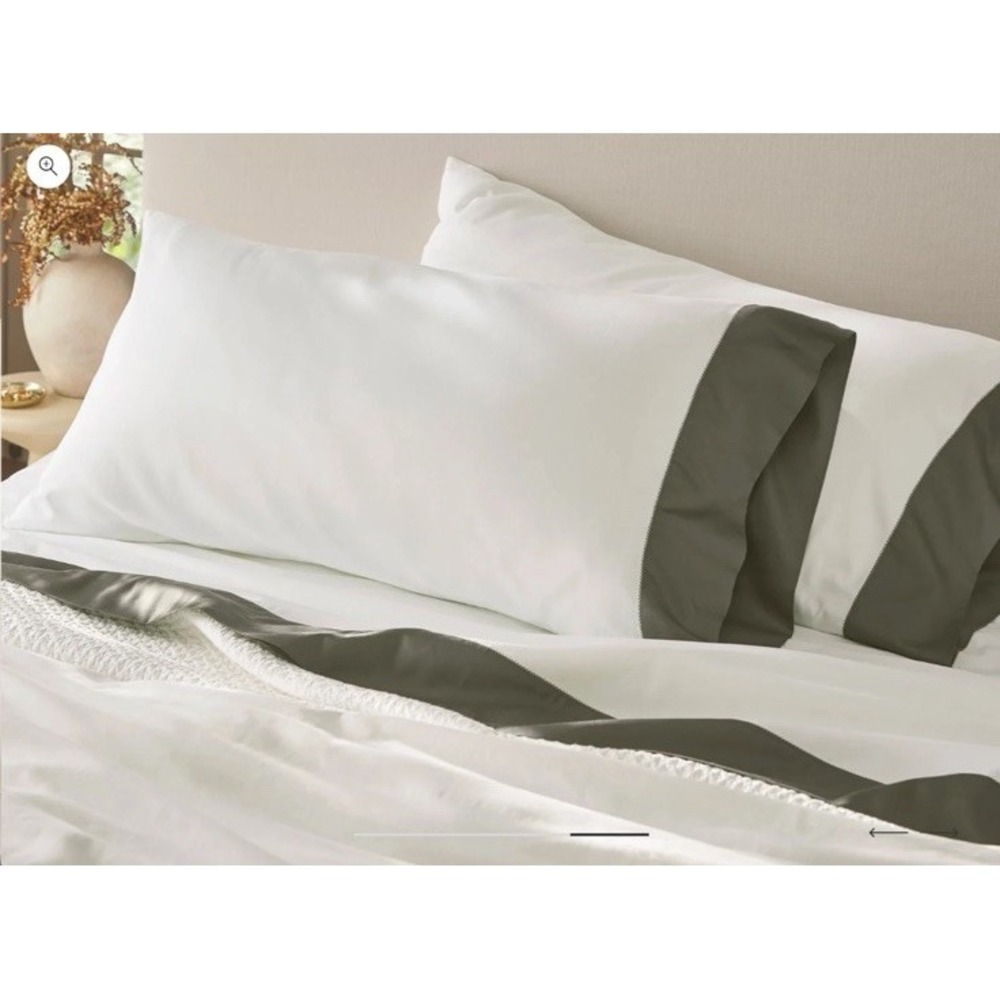Boll & Branch Signature Colorblock Pillowcase Set White/Juniper Green Standard - Picture 2 of 5